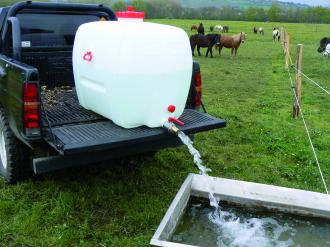 Bidon de 300 litres pour le transport d'eau